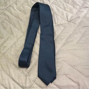 Men’s Alfani satin navy blue neck tie pre owned